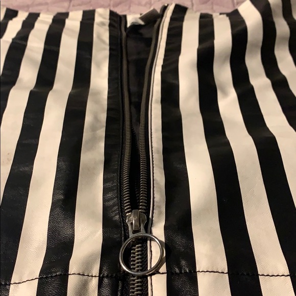 Plus Sized Faux Leather Stripe Skirt - Picture 4 of 7